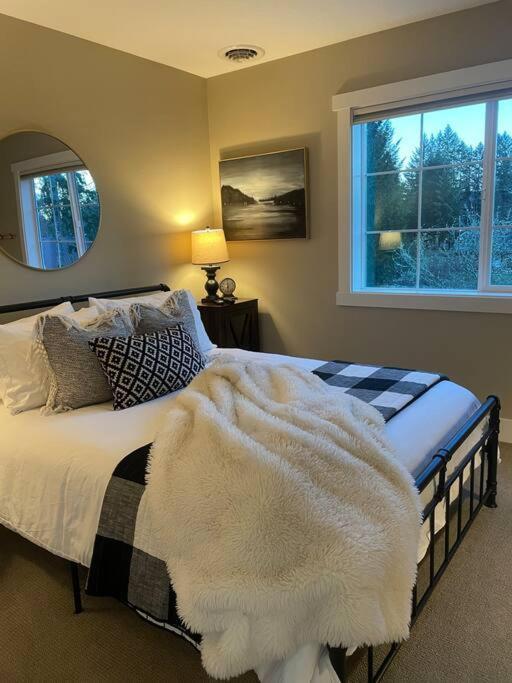 Romantic Cozy Cabin Walk To Lake Hot Tub Bikes Kayaks Grill Onalaska Exteriér fotografie