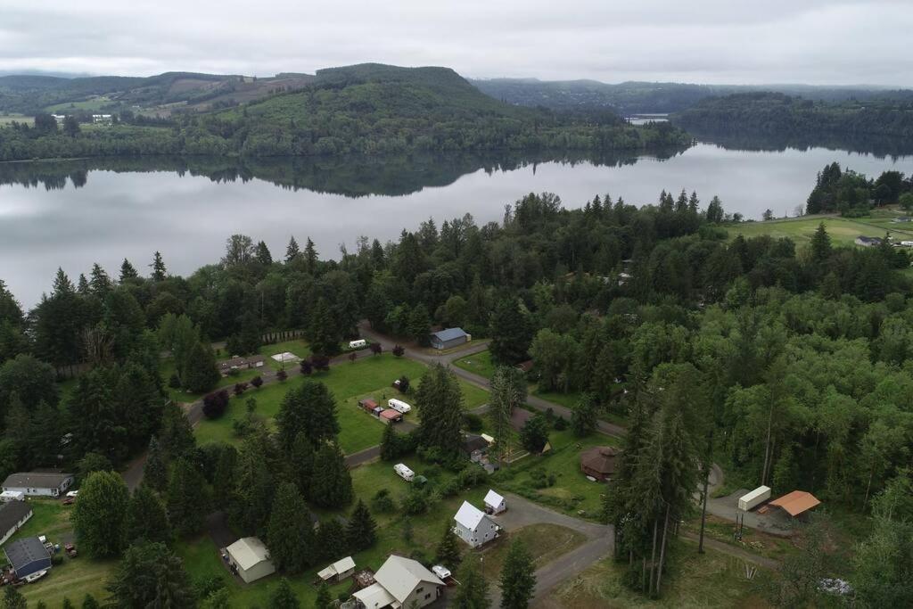 Romantic Cozy Cabin Walk To Lake Hot Tub Bikes Kayaks Grill Onalaska Exteriér fotografie